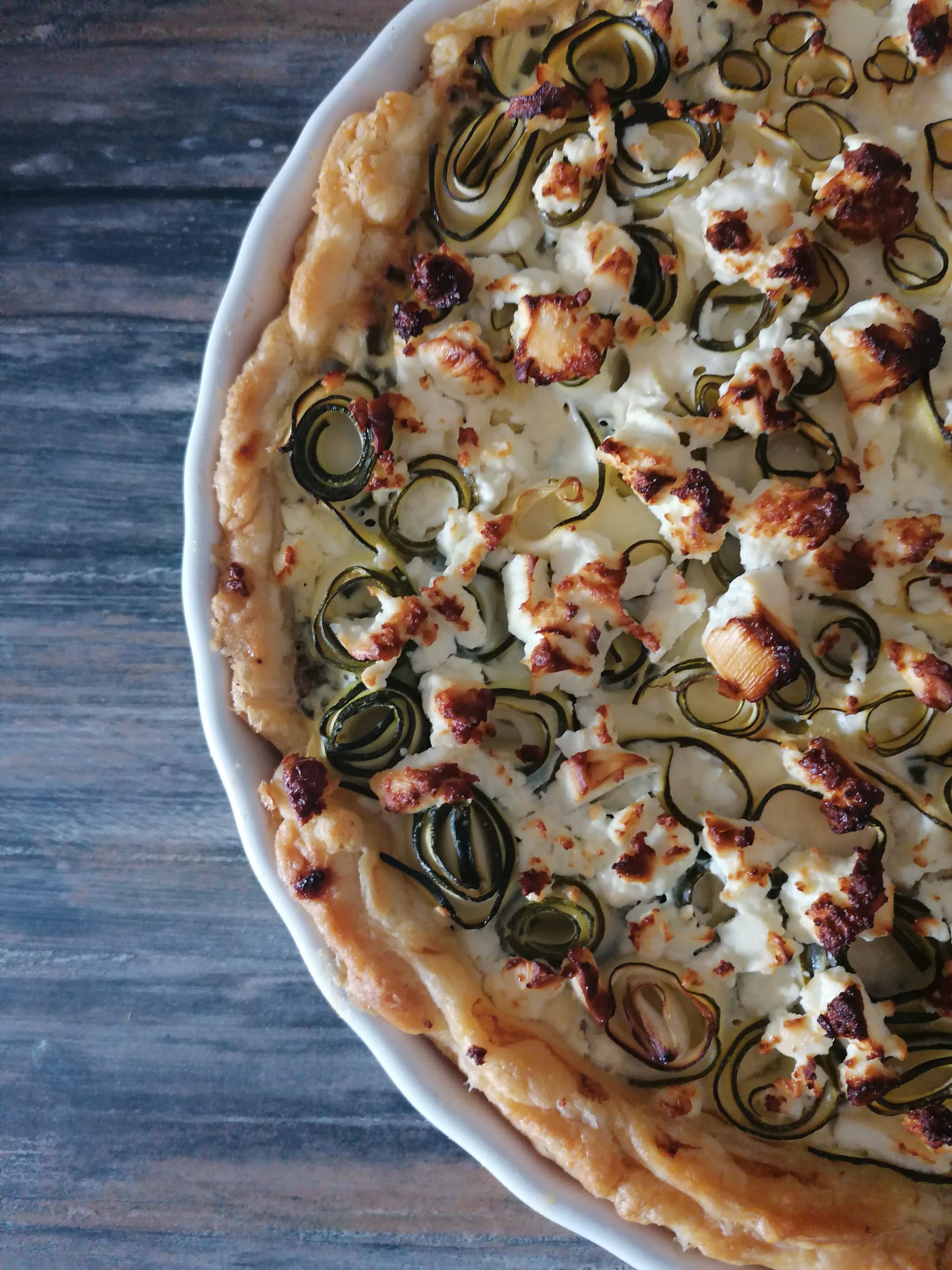 Blätterteig Tarte mit Zucchiniröllchen