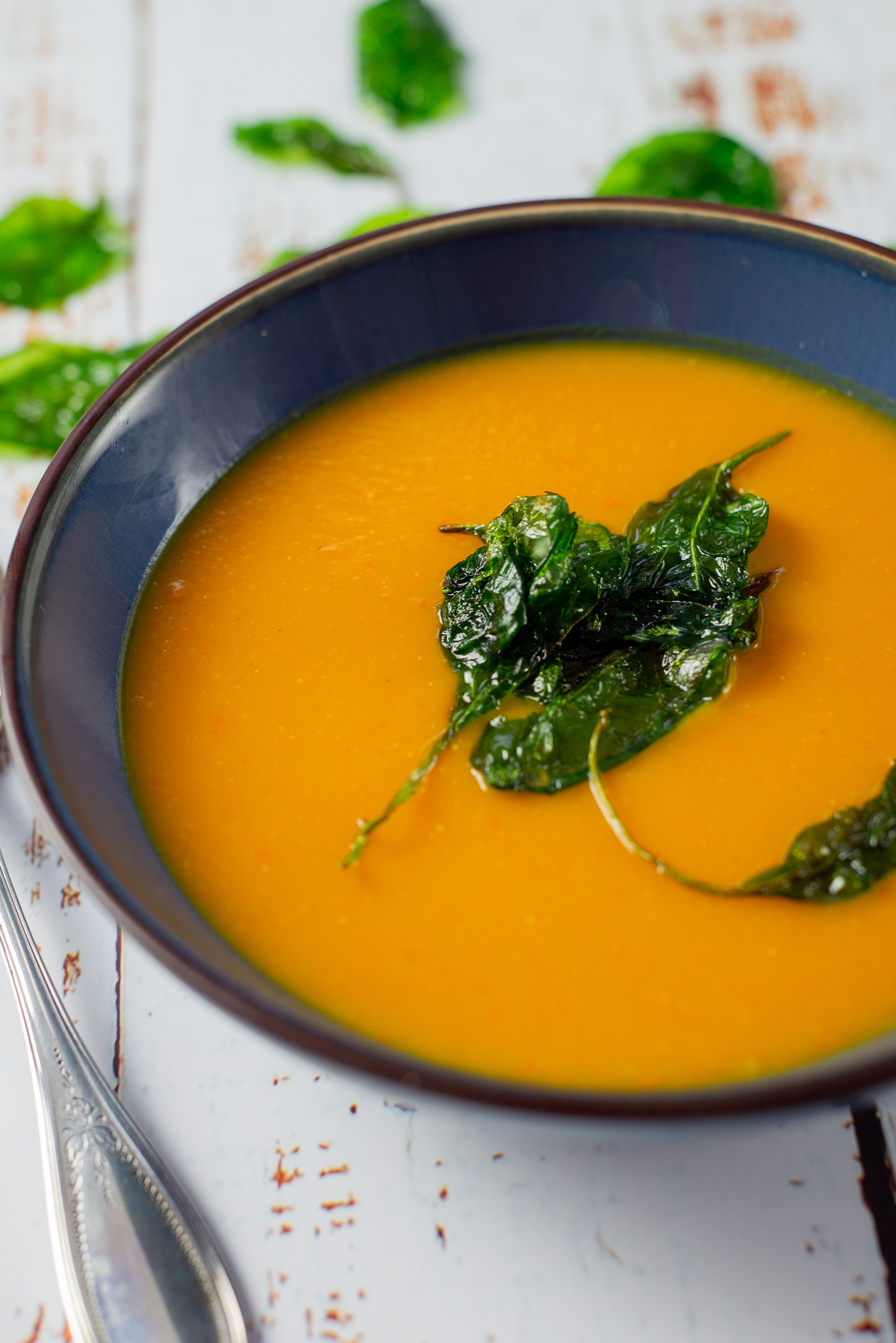 Kokos-Kürbis Suppe mit frittiertem Spinat - Opa kocht Suppen &amp; Eintöpfe