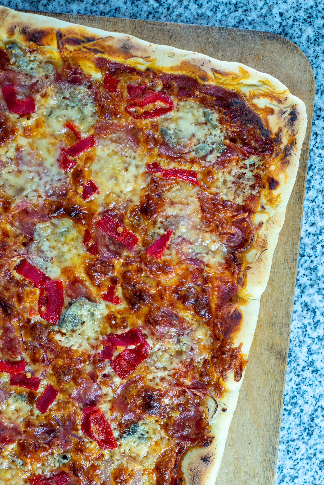 Pizza mit Pizzasauce