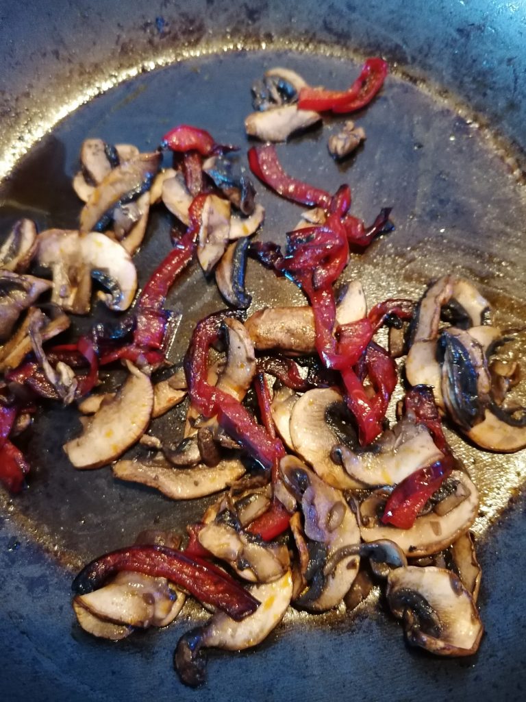 Geratener Paprika-Pilzmix