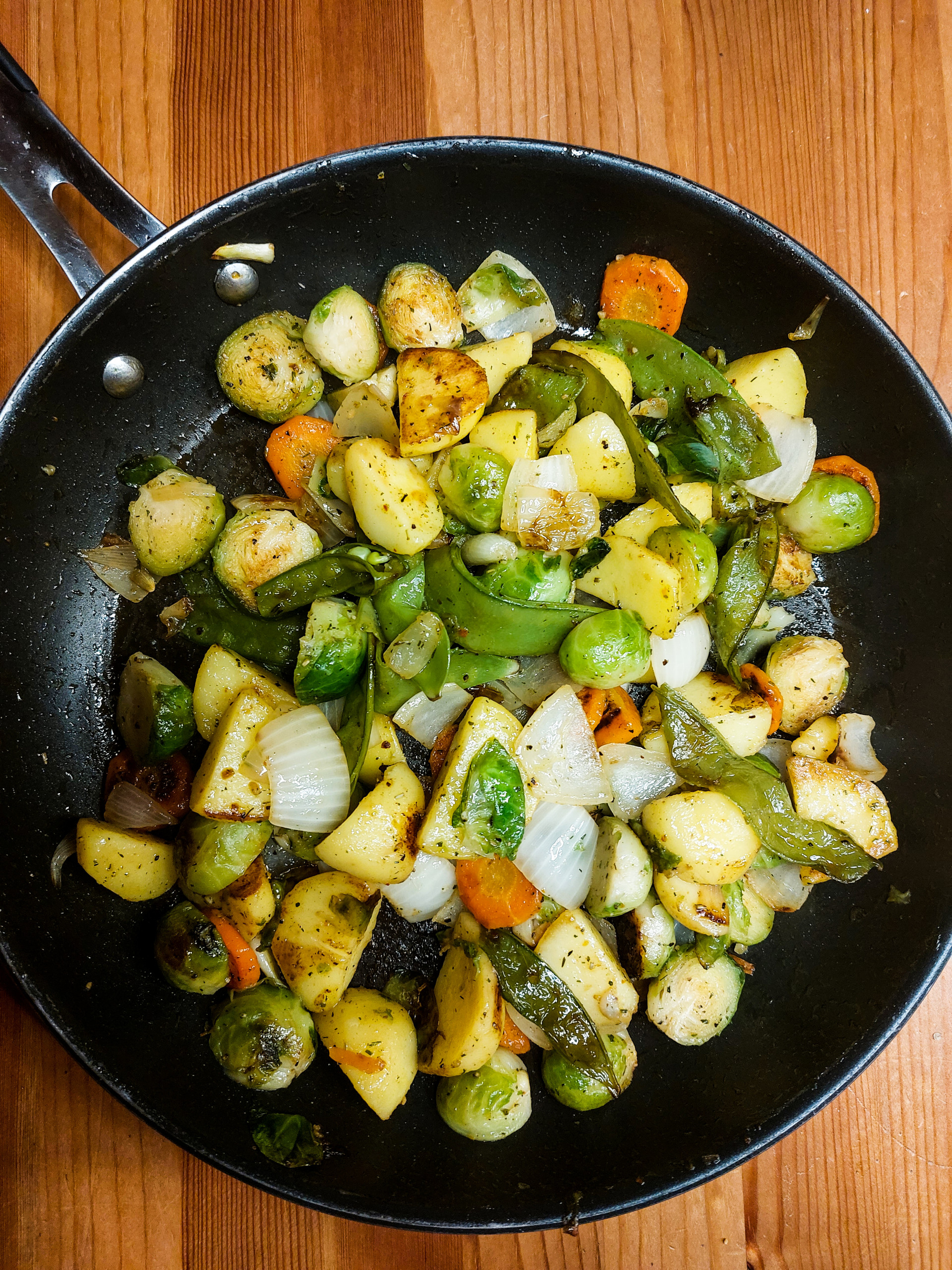 gemüsepfanne mit kartoffeln im ofen